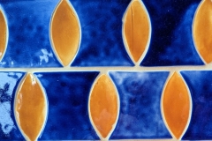 Retro leaf staggered: Delia blue and tangerine